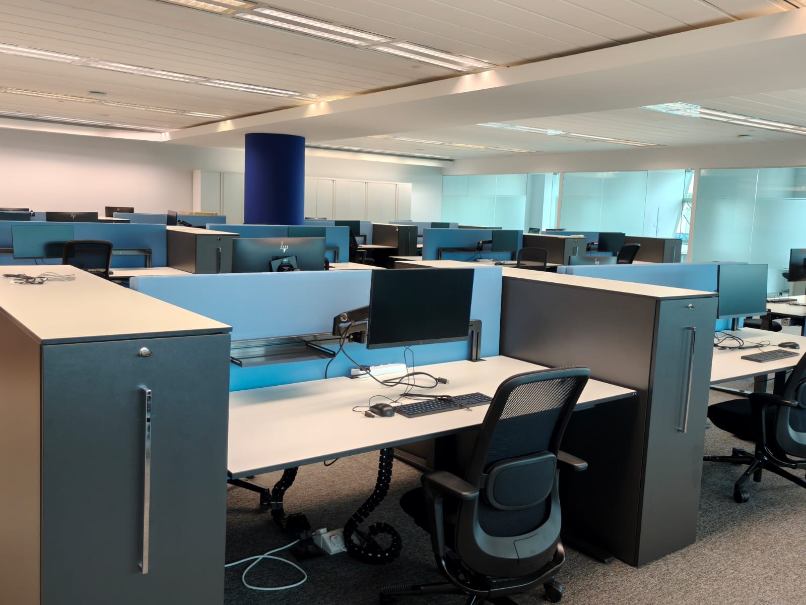 Open-plan workstations with blue and grey screens. The Signature, AkzoNobel office.