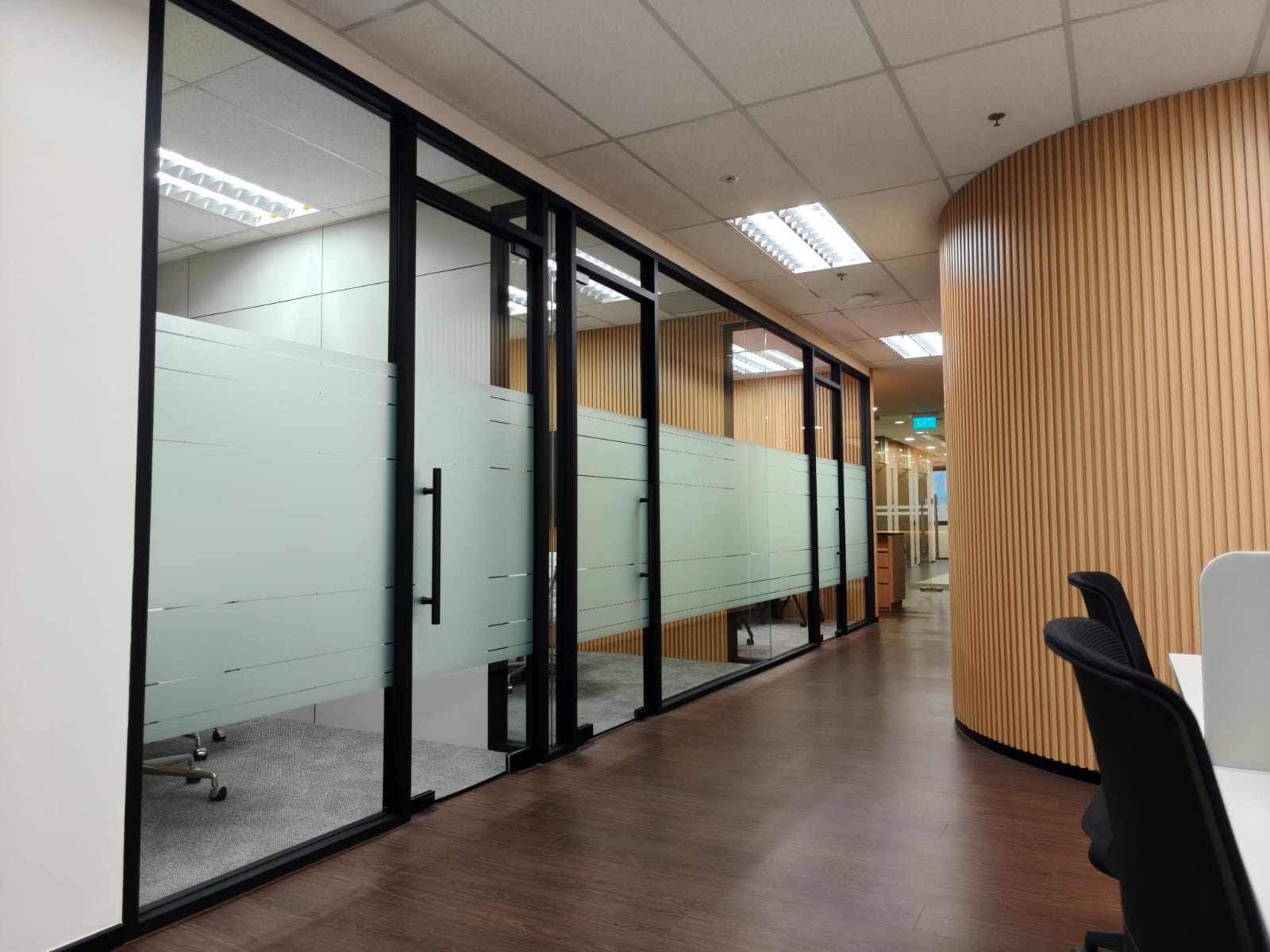 Glass-fronted meeting rooms with frosted films beside a curved timber fluted wall, 78 Shenton Way, office by Metadesign Interior