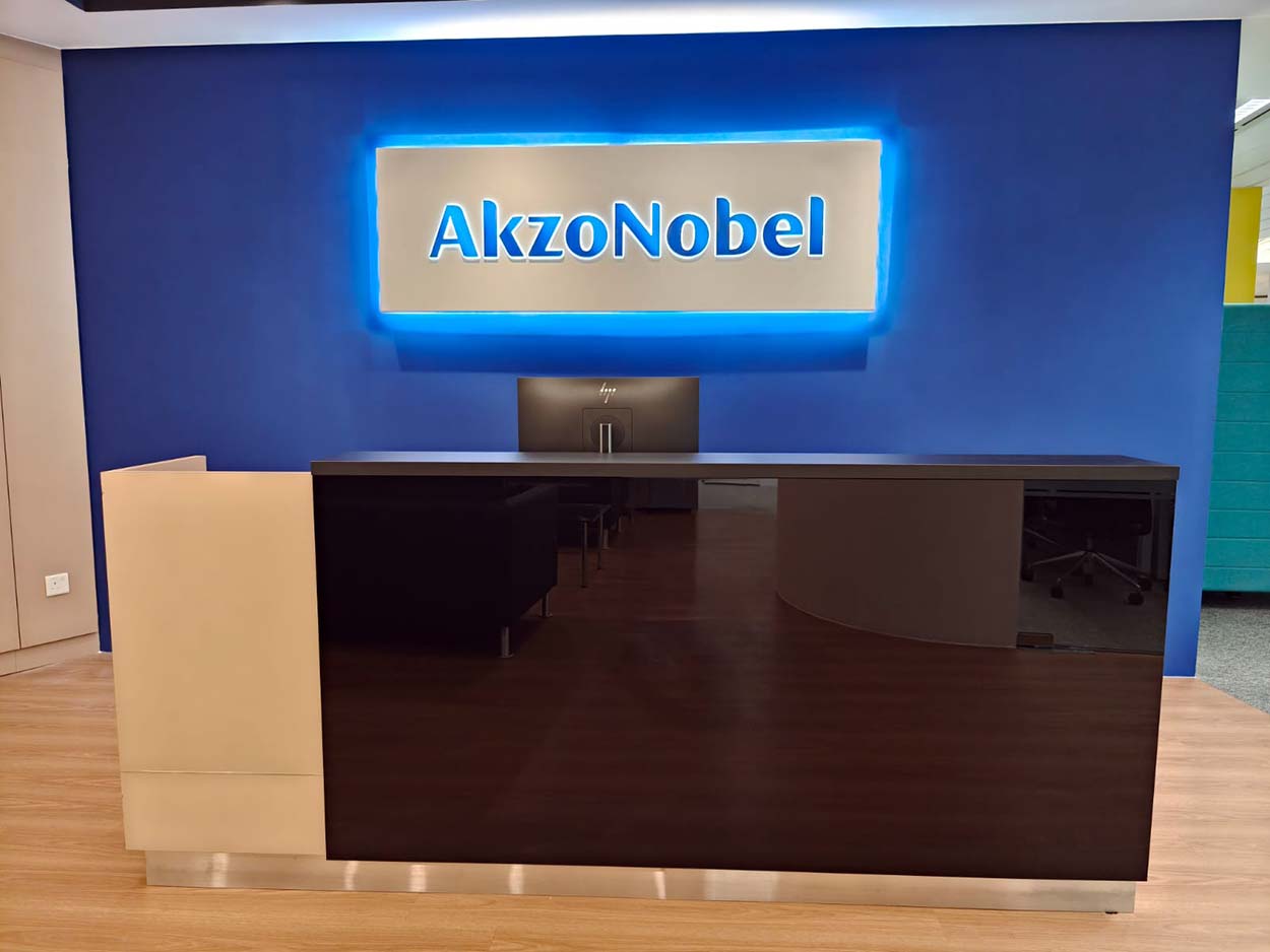 Front view of the reception desk and illuminated AkzoNobel sign. The Signature, AkzoNobel office.