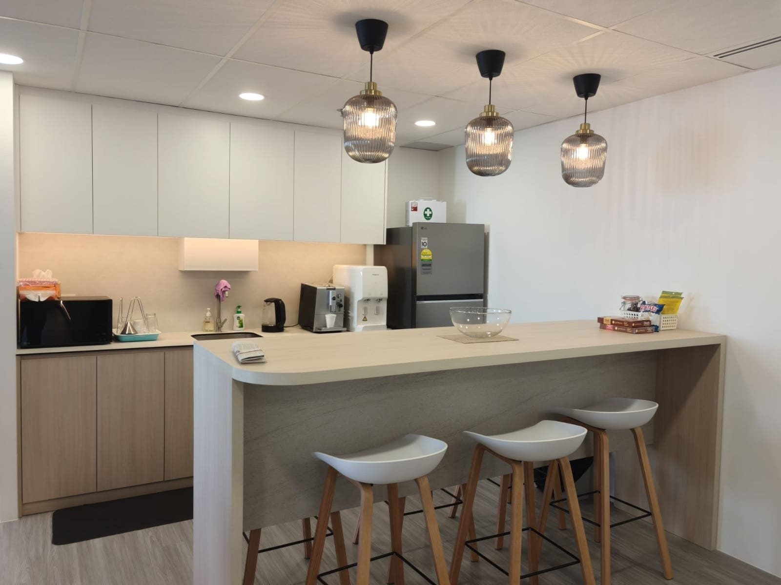 Pantry island with pendant lights, OUE Downtown 1